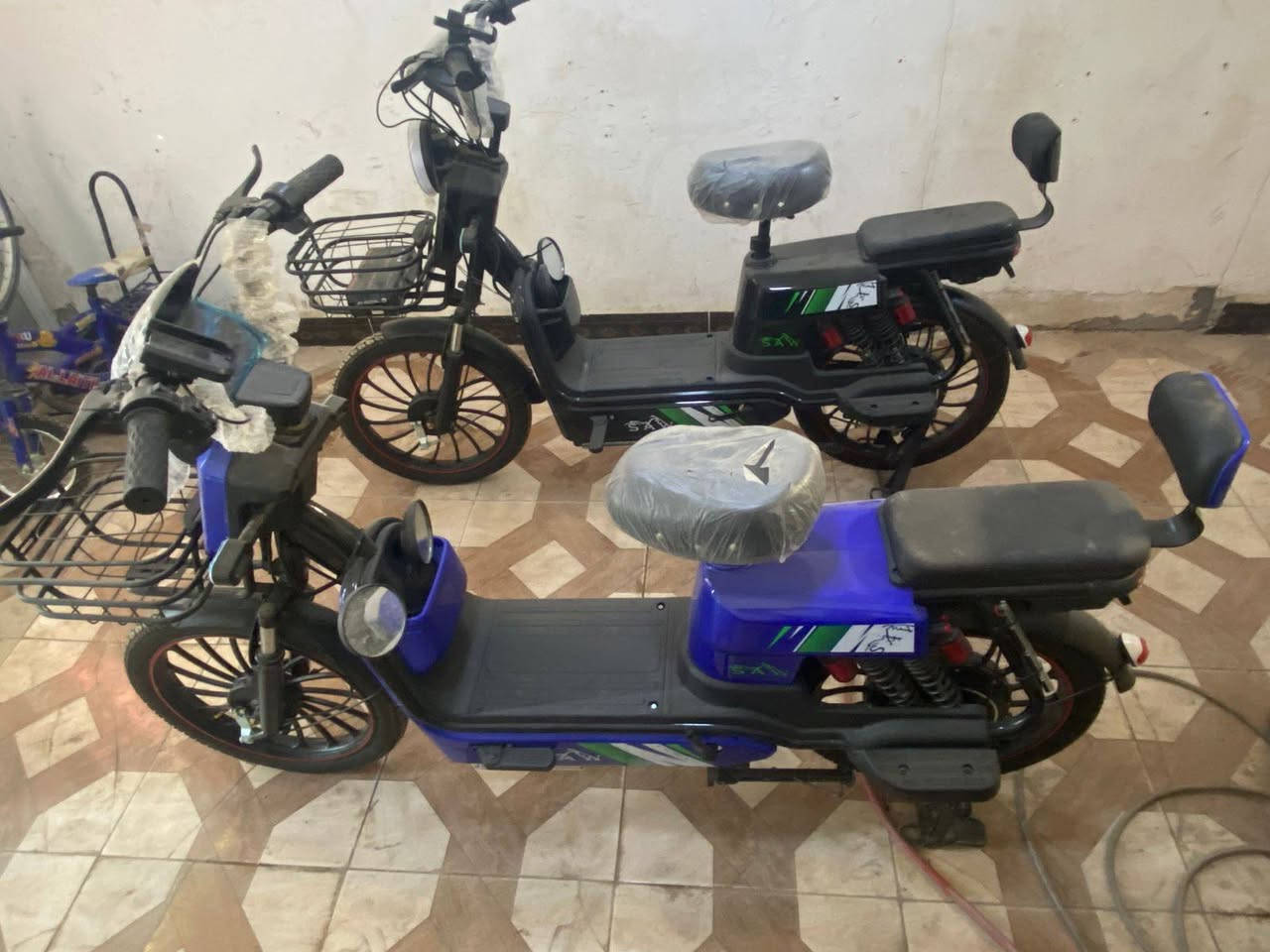 السلام عليكم عندي دراجتين شحن نوع ساو حجم 20 بطاريه عدد 5لكل دراجه دراجه مامستخدمه نهائيا بعدهن بترابهن تجي وتشوفهن كدام عينك عنواني السماوه السكك
***********
***********
واتساب وخط متواجد
