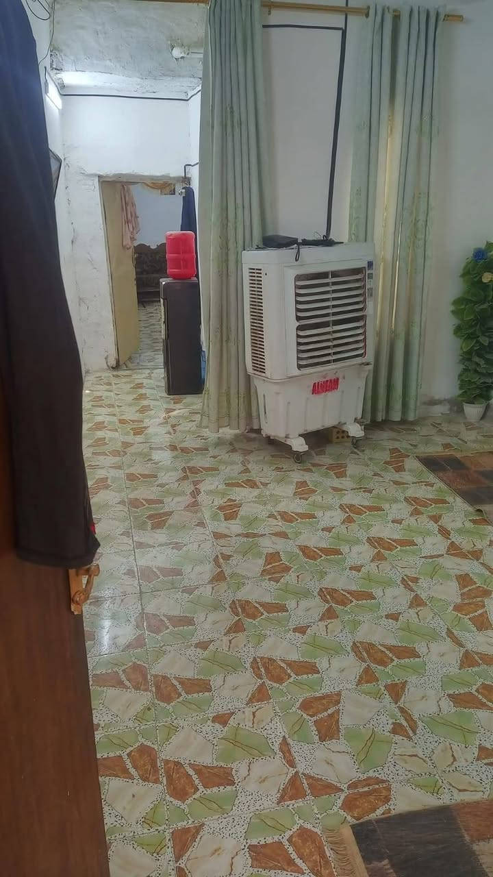 بيت بلديه المساحه ٩٠ م الموقع الحولي خلف ملعب النجف قرب شارع ٣٠ الأول يتكون من غرفه وصاله و صحيات وطرمه السعر ١٨ مليون وبيه مجال للإستفسار ***********
