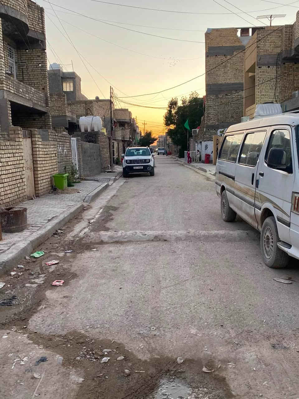 قطعه ميت متر وجها خمسه نزال عشرين بدايت ثنين عله ثمانيه بابها التبليط 42 وبيها مجال بصيط ‭***********‬
