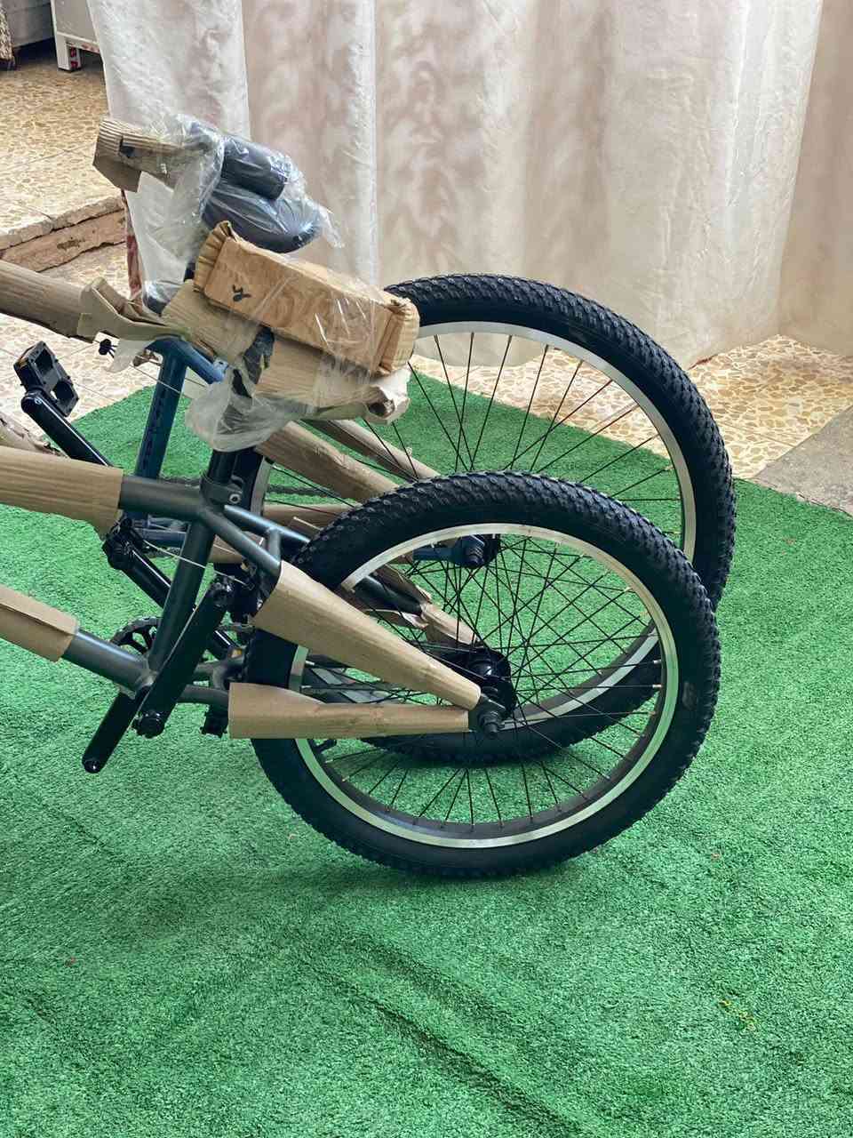 بايسكل ماركة فلاش الايطالية 🇮🇹
هيكل كامل مصنوع من الالمنيوم ( ما يزنجر )
قياس 20 & 24
بايسكل فري ستايل (مخصص للاستعراض وتحمل القفزات والحركات الصعبة )
الصينية و الرنگ بوربنگات
الوان مميزه
الاول البحري لون يعطي انطباع ب النظافه والهدوء
الثاني الزيتوني لون يعطي انطباع ب القوه الرسميه
الاسعار :
قياس 20 (الصغير) سعره 125

قياس 24 (الكبير) سعره  150

تفاصيل أكثر :+964 772 658 5554


**إذا كنت صاحب هذا الإعلان وتريد حذفه لأي سبب، رجاءا أرسل رسالة إلى الدعم الفني**