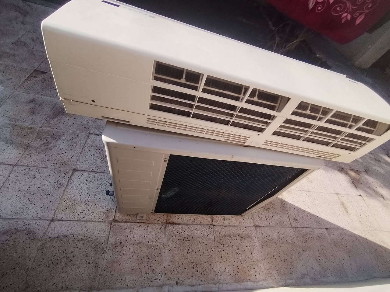 سبلت كارير طنين شغال بس منقص غاز ومابي بواري سعره 285 وبي مجال بسيط ***********
