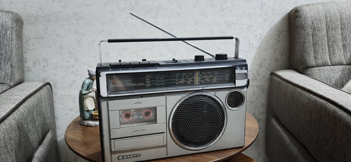 السلام عليكم
1. جهاز مسجل ماركه SONY
مسجل شغال 
راديو اربع موجات 
صناعه اندونيسيا 
شغال كهرباء و بطاريات 
السعر 40

2. جهاز مسجل ماركه SANYO
مسجل شغال 
راديو بدون FM شغال مايسحب 
نظافه متوسطة بدون نقص 
السعر 35 

التوصيل 5 بغداد 6 باقي المحافظات


**إذا كنت صاحب هذا الإعلان وتريد حذفه لأي سبب، رجاءا أرسل رسالة إلى الدعم الفني**