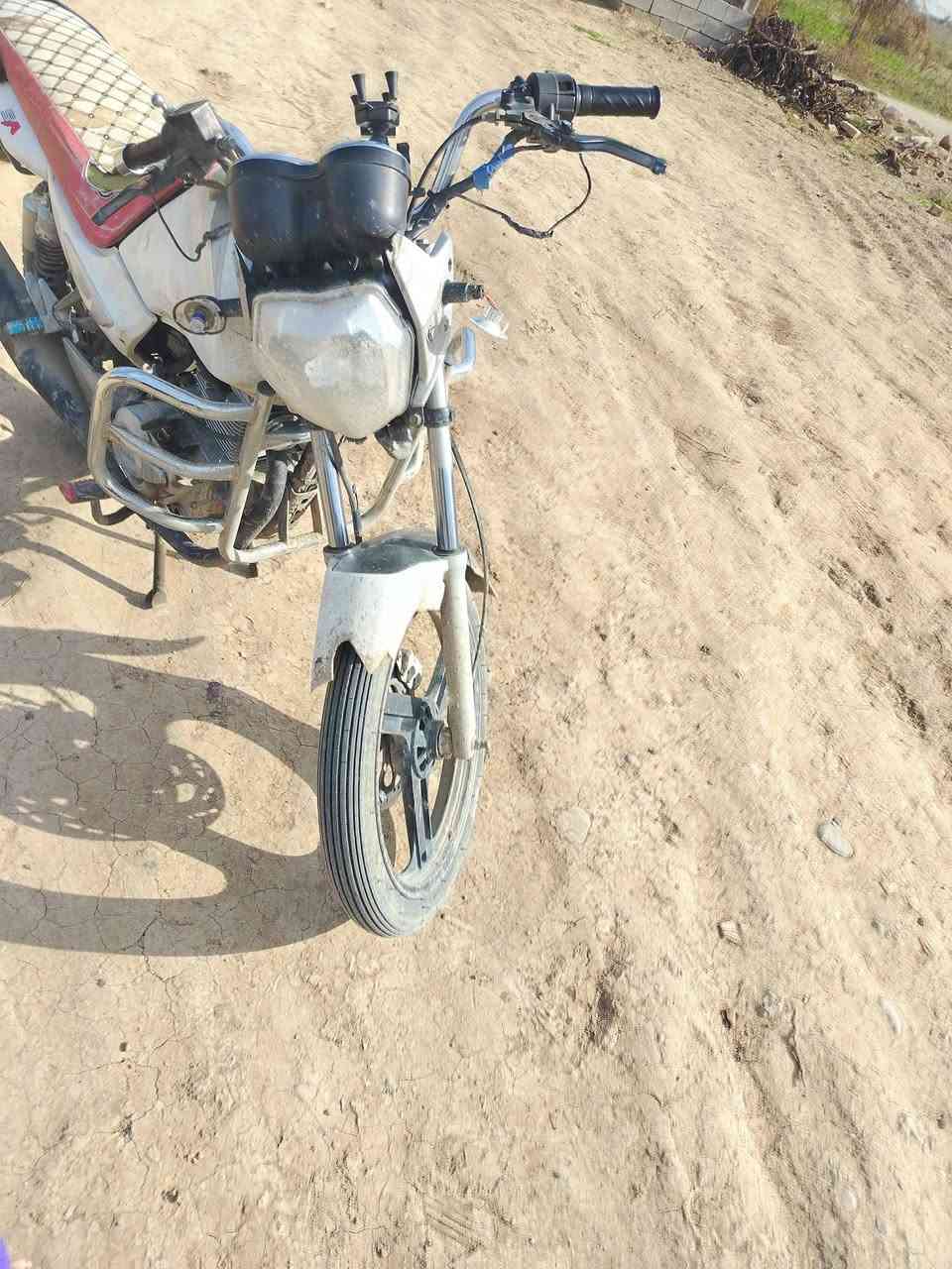 السلام عليكم شباب هاي الدراجه للبيع موديل 17 محرك 150سعر400 هذا رقم الاستفسار ***********
