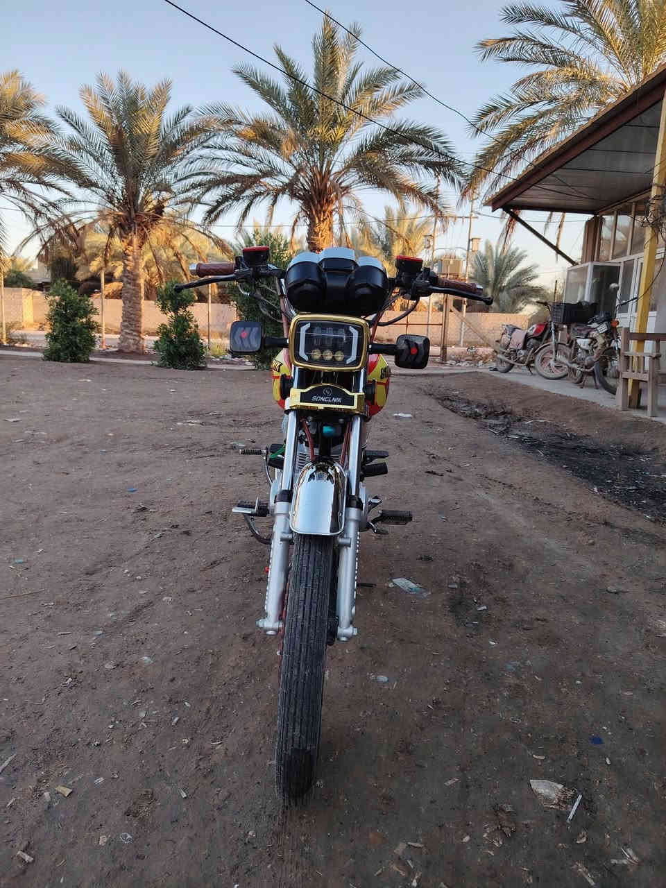 سلام عليكم تايكر للبيع موديل 25 اوراق كامله مكاني بابل محاويل صار شهر من طالعه من الوكيل السعر 775 وبيه مجال حك الجيه وهذا رقمي ***********
