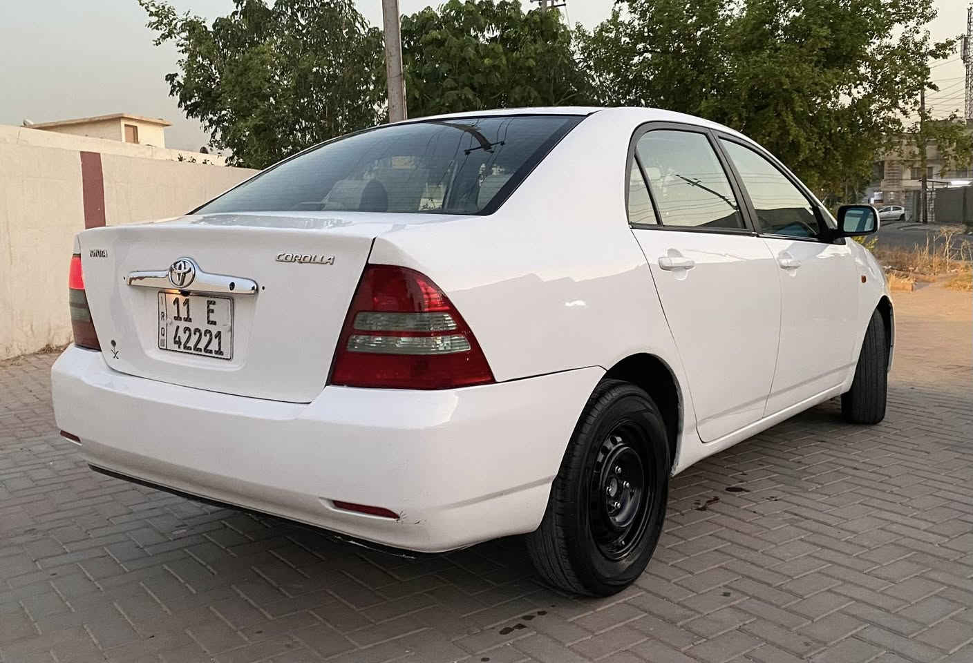السلام عليكم
🔻تويوتا كورلا بيكاتچو 🎌🇯🇵
🔻موديل 2001 خليجي 
🔻 سياره جاهزه منظومه تبريد كامله جديده قبل ايام مبدلها صدر جديد بريك ودسكات كامل كله جديد بلكات جدد والسياره صارف عليها مال جناي 
🔻مصبوغه عام اثر جراد للجماليه 
🔻محدث بچم امامي 2007
🔻 السعر 67 ورقه وبيها مجال شي بسيط امانه مكلفتني اكثر 
🔻العنوان بغداد حي العامل
🔻*********** الشراي يتصل ممتواجد فيس  
🔻رجاءً الي متعجبه السياره خل يعبر المنشور
