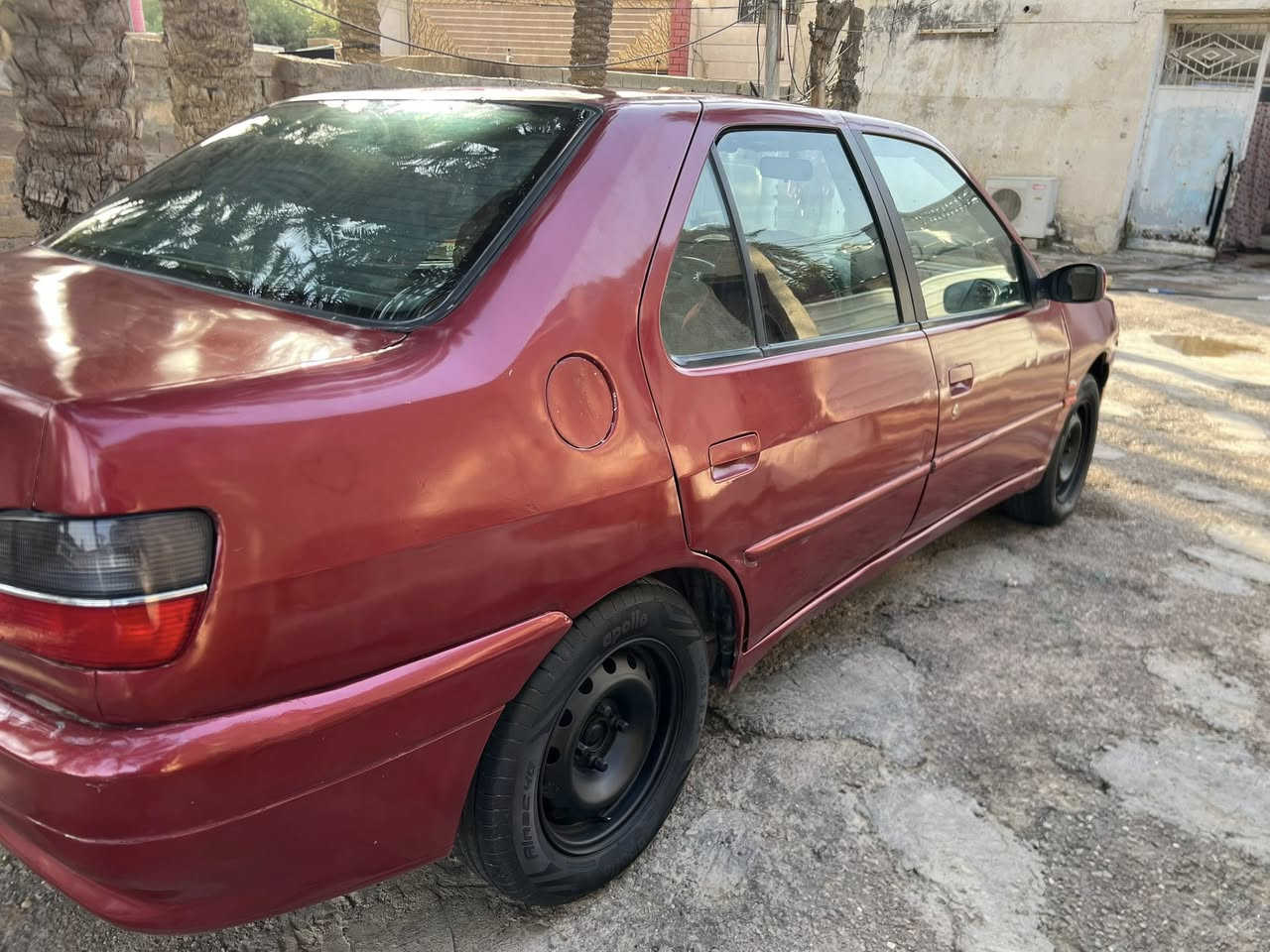 السلام عليكم عليكم لبيع بيجو حجم 306 موديل 2001 رقم هزه سنويه جدد قبل سبوع محولها كير مكينه صدر تمام كهربائيات بلاديه مصبوغه جماليه بسبب الجراد بيها جاملغ خلفي وخشم البنيد بدون كص بدون عيب شرعي تخم تايرات جدد منظومه بانزين كامله جديده تراي حلو السعر 34ورقه بيها مجال قليل حك الجيه مكاني بغداد ناحيه الرشيد الاتصال او واتساب ***********
