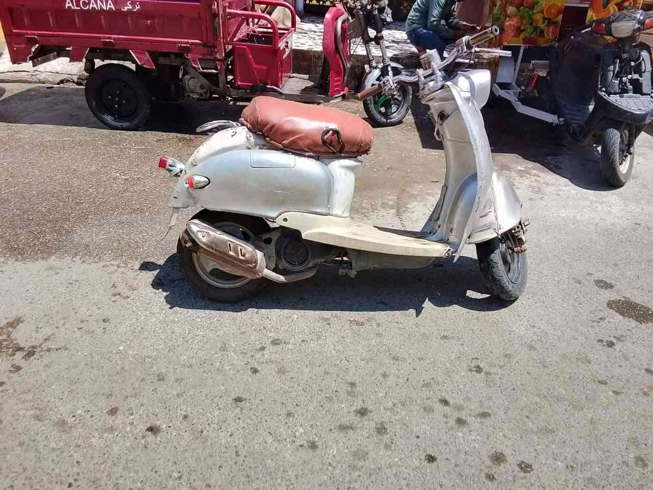 للبيع شغال محرك نشط سلف يشتغل وايرمنيه شغاله السعر 130جانب الايمن ***********
