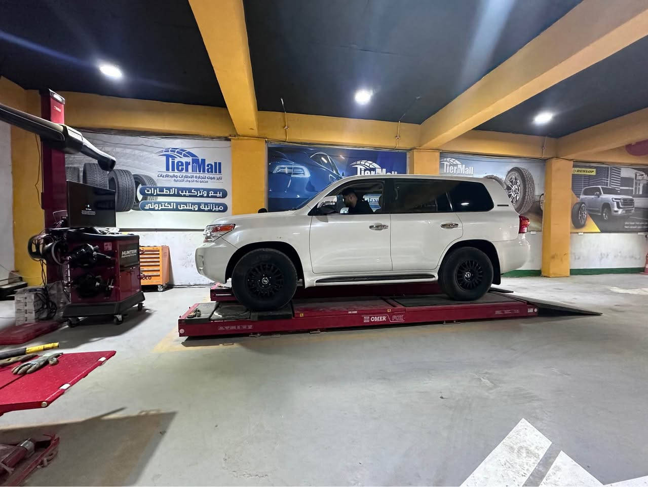 لاندكروز ڤي اكس ار فول مواصفات ثمانية سلندر 4700 المرغوب 
المحرك مفتوح بدون عطل ..ولاتجفيت ولاكازكيت..بس تنقيص قليل
فتحة , ثلاجة ,دخول ذكي ترحيب واشارات بالمرايا الجانبية حساسات امامي خلفي دي في دي بالسقف ويل كبات برايد 
تايرات اضافية بالون عدد 4 مال كشتات بالبر..حدادية صدر جديدة ..مسطرة نوزلات جديدة..باتري جديد..مشط جديد..عبوة بانزين جديدة..
وهواية مواصفات..ماشية 200 قابل للزيادة مصبوغة حزام للجمالية عن الخطة بدون ضربة..
رقم بغداد راعيها هناك ..واذا تحول بالبصرة اكو وكيل عام يحولك بالبصرة..
مكاني القبلة
السعر238 ورقة قابل للتفاوض ..
توجد فرصة للمراوس كذلك
المكان البصرة رقمي( ***********) البصرة, العراق
