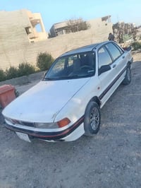 اخواني الاعزاء عندي هسه اريد ابيع على وضعها السياره بها حادث هاي صورته...