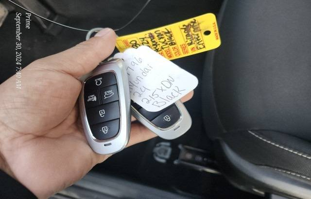 هونداي توسان2024... بدون ايرباك قطعه وحدة مبدله قبق صندوك... ماشيه 47.... بدون رقم.. تترقم بغداد... سياره بانزين 
سياره فول عدا الفتحة 
1بصمة 2كشنات كهرباء 3كشنات تدفئة 4شحن واير ليس
العنوان... بغداد... الشعله
رقم الهاتف ***********
