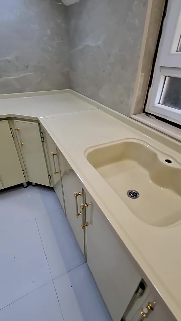 للبيع كاونتر تسكام ٤ قطع مرمر كلها استعمال شهر جديد بعده بل جيس قياس 5 مترات 
***********
***********
اتصال او واتساب
