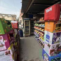 اسواق سلسلة ثلاث محلات مع مخزن للبيع يحتوي على : سستم 4 كامرات و 25 ثل...