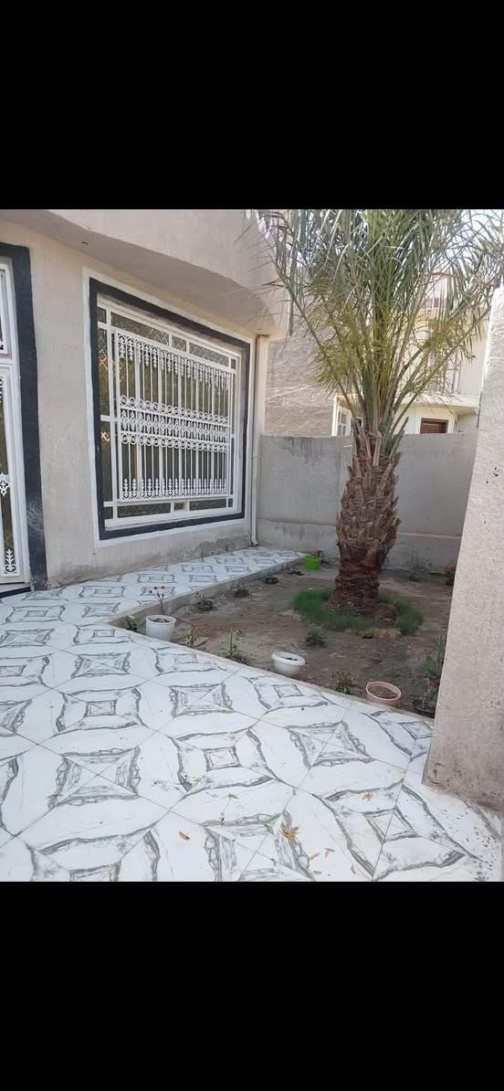 🏡 دار للبيع – طابو صرف (تحويل مباشر)
📍 الموقع: شارع 80 قرب مدينة الألعاب أرض بابل خلف التجاري مباشرة.
📐 المساحة: 201 م²
مواصفات الدار:
 ● 3 غرف نوم
 ● صالة واسعة
 ● كلدور
 ● مطبخ حار وبارد
📞 للاستفسار:�الاتصال أو التواصل عبر واتساب على الرقم:�***********
