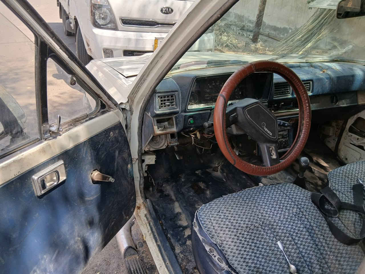 السلام عليكم ورحمه الله وبركاته 
بيكم دبل قماره موديل ٨٨
رقم انكليزي باقي على الاستلام هزه وسنويه جديده 
رقم بصره رايدها ٣٥ ورقه نواقص بسيطه 
مكانها بغداد الكرادة
***********
