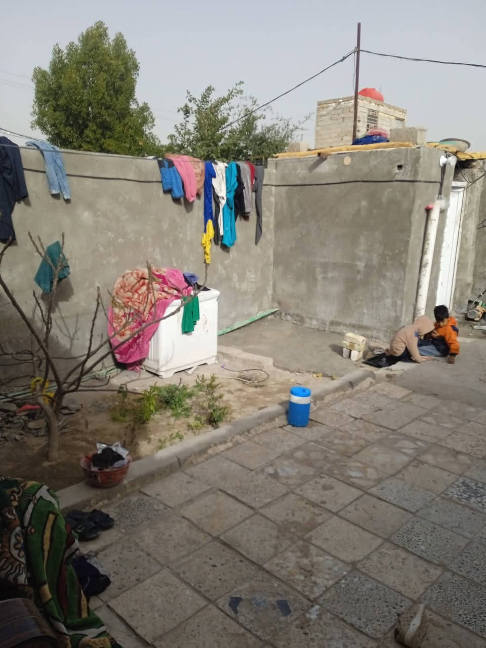 السلام عليكم بيت للبيع المساحة 100م بناء جديد بي غرفة وصالة ومطبخ وحمامات وساحة بيت كبيرة مكاني الكوفة شارع المعمل خلف جامع الخزاعل قرب حائط المطار السعر مناسب 13 مليون وبي مجال للطيبين وهذا رقمي للتواصل ‏‪0788 732 9440,‬‏
