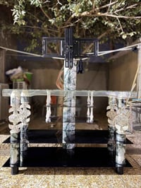 ميز بلازما • طاولة تلفزيون