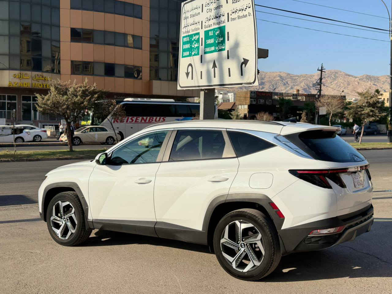 هوندا توكسن وارد امريكي 
موديل 2023
مواصفات فول 
فتحه 
بصمه 
شاشه كبيره 
كاميرا دوار 
رادار امامي 
رادار خلفي 
حساسات 
تحديد سرعه 
تحديد خط مسار 
دبل اسكل 
كشنات جلد 
كشنات هيتر 
داخل بيج 
تبريد مركزي 
سياره بيها شبرين صبخ بدون دواخل 
إرباك سكان راجع بلادي 
مكان سياره عقره 
سعرها 185ومجال
تلفون *********** اكر, نينوى
