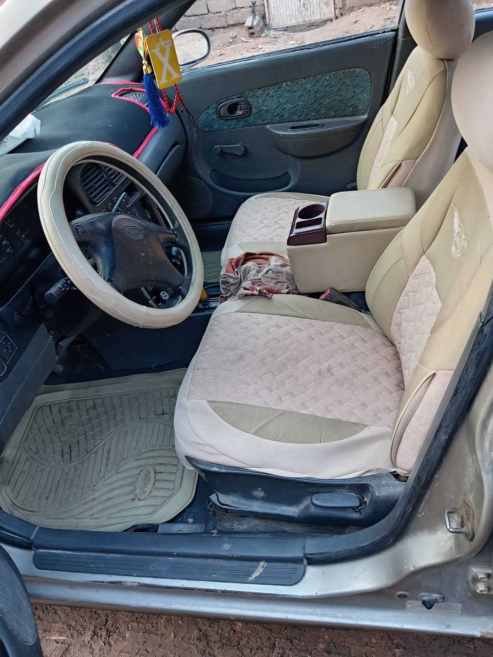 سلام عليكم كيا سيفيه  موديل 2000  بسمي  رقم بغداد سنويه الحد ٢٨  مصبوغه الجماليه كير مكينه خير من ألله كهرباء كله شغاله  تخم تاير جديد  حداديه جديد السعر ٤٧ وبيه مجال  مكان السياره  ديوانيه /***********/. ***********
