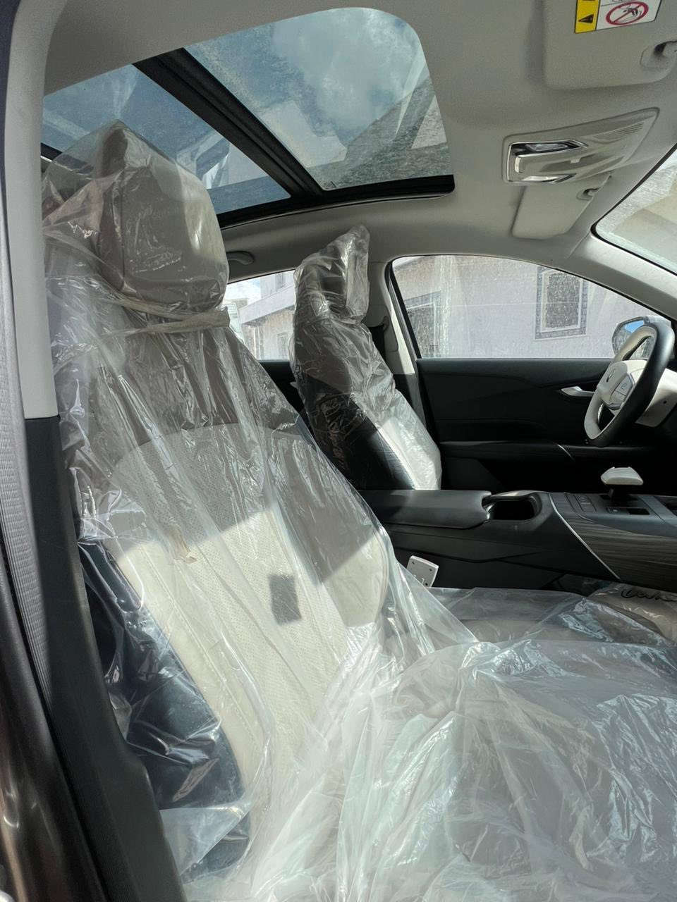 مراوس مع BYD 
شانجان ايدو بلس 
الموديل: 2025
الفئة: S 
الحالة: ممتازة جدًا
الممشى: (13000)
اللون: (سلفر)
القير: أوتوماتيك
نوع الوقود: بنزين
الدفع: أمامي
🔧 المواصفات:
محرك 1.5 لتر تيربو
قوة 178 حصان
قير أوتوماتيك دبل كلتش 7 سرعات
✨ التجهيزات:
شاشة معلومات وترفيه كبيرة
كاميرا 360 درجة
حساسات أمامية وخلفية
مثبت سرعة
دخول وتشغيل ذكي
فتحة سقف
إضاءة LED كاملة
جنوط رياضية
أنظمة أمان متقدمة (مانع انزلاق – ثبات إلكتروني – تنبيه تصادم)
🛡️ الحالة:
السيارة مكفولة
استخدام نظيف جدًا
ملاحظة: يوجد رصعة خفيفة في الباب فقط (غير مؤثرة) +964 782 883 8043


**إذا كنت صاحب هذا الإعلان وتريد حذفه لأي سبب، رجاءا أرسل رسالة إلى الدعم الفني**