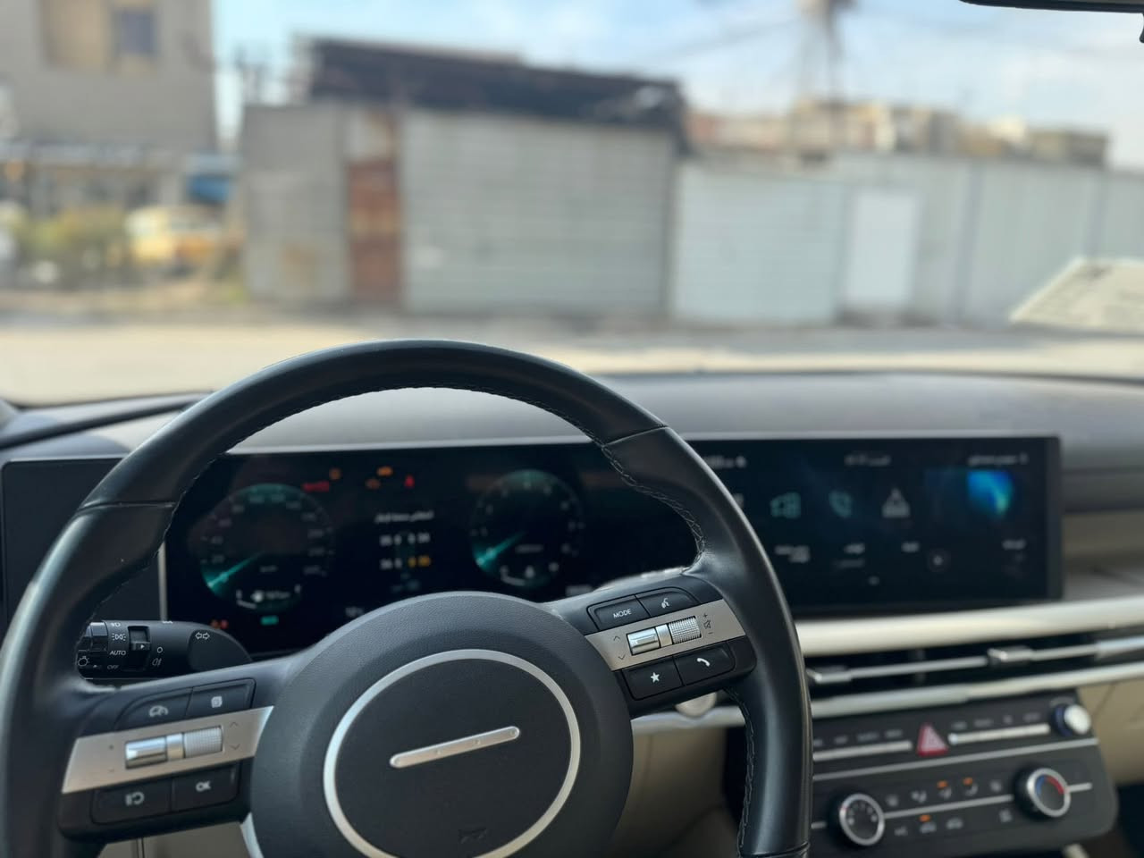 توسان موديل 2025 كامل مواصفات تو كلر السيارة أخت الزيرو استخدام شخصي على وضع الشركة مكفولة كفالة عامة ماشيه 28 ألف *********** 
السعر 235$
