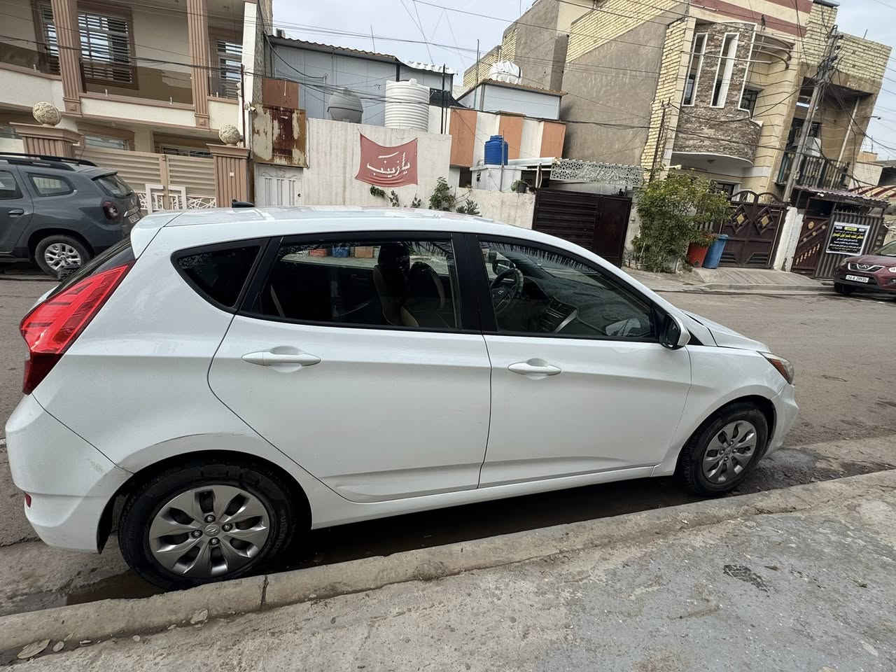 السلام عليكم اكسنت 2017 رقم بغداد وارد امريكي حادثها جاملغ نفسة مصلح السيارة جديدة وجاهزة من كل النواحي مكفولة عدة كم شخط ورصعة بيها بارد بالباب السيارة بدون ايرباك سعرها شدة وبيها مجال ماشية 24 حقيقي السيارة قليل كلش استعمال ترايها يخبل تجي وتشوفها وبيك خير وادلل للاستفسار رقم الهاتف ***********
