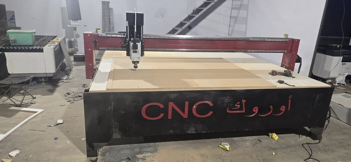 #جديد غير مستخدم
متوفر للبيع المباشر بدون حجز مكينة cnc روتر 
ضمان سنه مع التدريب 
مساحة عمل ٢٥٠ سم x ٣٧٠ سم 
المساحة الكلية ٤٠٠ سم x ٢٨٥ سم 
سبندل ٦ كيلو واط هواء Hqd
انفيرتر ٧.٥ كيلو واط best
درايفر ٨٦٠ ليدجاين 
كونترول جويستك A11 الحديث 
سكك تايوان ٢٥ ملم 
جريدة مسننة 
كير بوكس 
ستيبر ٨ نيوتن العملاق 
سنكل فيز 
حديد بوري ٤ انج ٣ ملم ثقيل 
بليت حديد ٨ ملم ثقيل 
للطلب والاستفسار المراسلة على الخاص او الإتصال 📞 
***********
