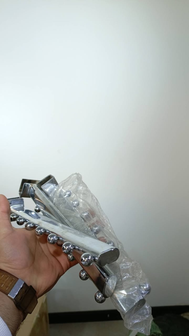 سلام عليكم للبيع متوفر كميات كبير بسعر مناسب واغراض ديكورات محلات ملابس للحجز والاستفسار ***********
