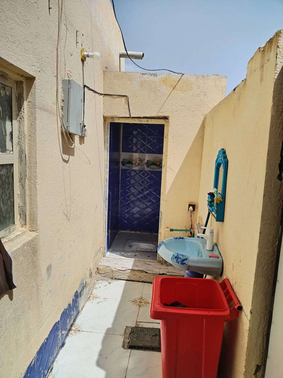 بيت للبيع المساحه 100 متر العنوان ناصريه قرب كراج بغداد مقابل البيطره دور الزراعه يماي الحلو السعر 42 وفي مجال ابوي وصل من البلديه خدمات موجوده ماي وكهرباء ومجاري دفن ومدرسه قريبه وشراي يتدلل ***********
