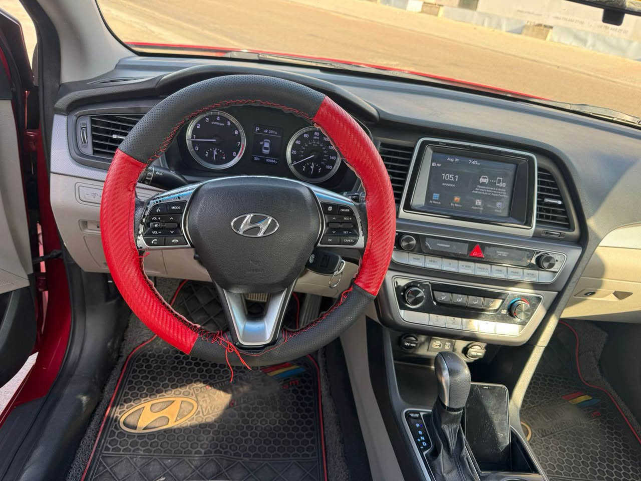 سوناتا امريكي 2018
رقم سليمانية جديد تحول ثاني يوم
هزة وسنوية جديدة
ماشية 80 الف ميل
حادث امريكا الجاملغ الخلفي والباب 
صار بيها هنا طخات بسيطة وصار بيها صبغ خمس قطع بدون دواخل فقط اللغد الأمامي لأيمن قريب اللايت طخة كلش قليلة
مواصفات رادار ونقطة عمياء وكامرة خلفية 
مكينة مبدل بيها كازكيت وكير وتبريد مكفولات 
الشواصي مكفولة
ملاحضة السونار موضح كلشي والسيارة حيل نضيفة مابيها اي نقص
السعر 10500$
مكاني بغداد الغزالية
ابو ياسر *********** بغداد, العراق
