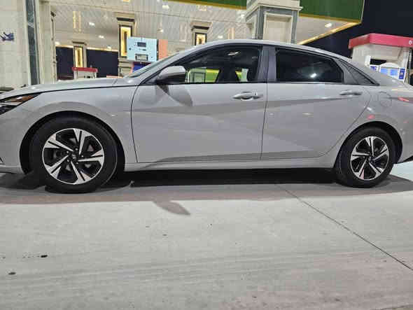 ***********
النترا ٢٠٢٣ امريكي 
حادث شبر بارد طرف قبق الجنطه فقط والباقي كفاله ضربه وصبغ وتبديل وفتح 
ماشيه ٤٠ فقط فول للأخير 
فتحه بصمه 
محرك ٢٠٠٠ دوش 
كير At المرغوب 
السعر ١٥٥ 
معوقين باقي سنتين وصير حره 
سياره كفاله من الطخات والشخوط والصبغ والتبديل حادثها شبر بارد طرف قبق الجنطه فقط 
بس الي يدور جديد يتصل 
مكان السياره الشطره
صوره الحادث مرفقه بالمنشور الشطره
