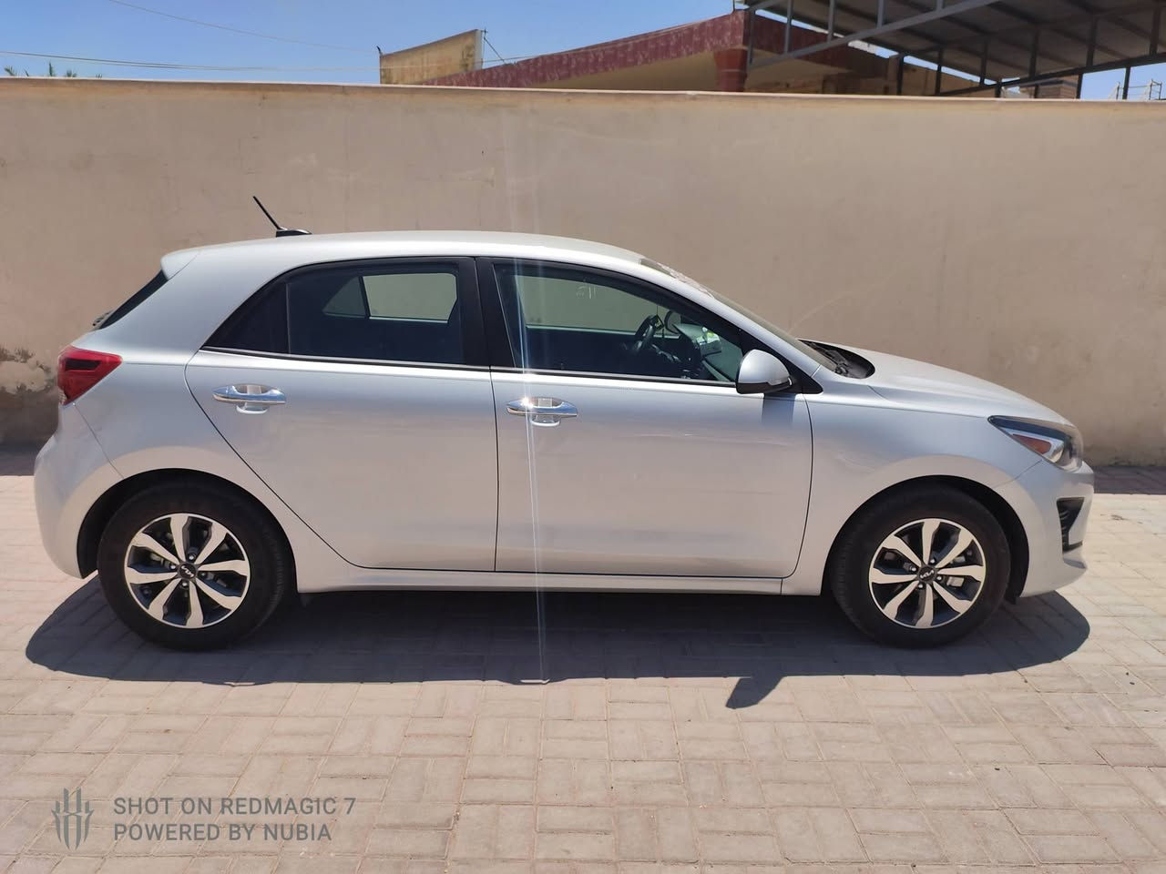 السلام عليكم كيا ريو موديل 22 وارد امريكي معوقين وكاله عامه السياره مكفوله كفاله عامه من صبغ او ضربه عدا الدعاميه الاماميه وشبر بارد بالجاملق الامامي جهت السايق 
#المواصفات
بصمه تشغيل 
بصمه ابواب
ويل كب بلادي 
ماشيه58 كيلو
محرك 1600 دبل نوزل
شاشه بلاديه 
تحديد مسار
مثبت سرعه 
وضعيات قياده 
سبورت وعادي 
كامره دواره 
السياره فول عدى الفتحه 
السعر125 وبيه مجال السياره حيل جديده 
***********
