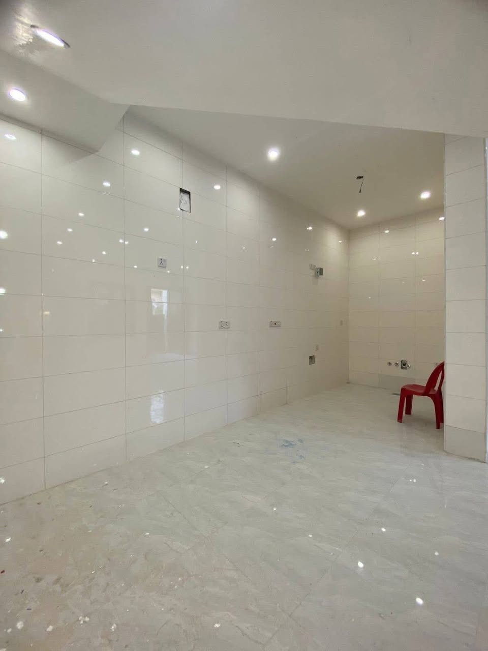 #للايجار_في_السيدية
بيت 80متر زيرو ٢٠٢٦ غير مسكون سابقا
بناء راقي درجة اولى يتكون من :
٣ غرف وصالة + مطبخ وخدمات صحيه عدد 3
📞للاستفسار التواصل عالرقم ***********
مكتب المصطفى للوساطة العقارية-مقابل لحوم جويلي
