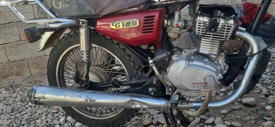 دراجه للبيع موديل ١٧ بس ايريد كهربايات ٤ كير سعر ١٨٠ اتصل ***********
