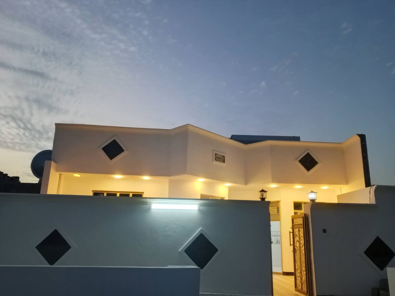 سلام عليكم يوجد بيت البيع فلوجه قريب من هياكل زراعي مساحه 200 سعر 65 بيه مجال بناء جديد متكامل طابق واحد مراسله صفحه او اتصال ***********
