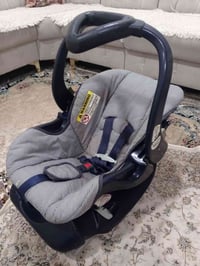 كرسي سيارة أطفال • ماركة أوروبية • نظيف