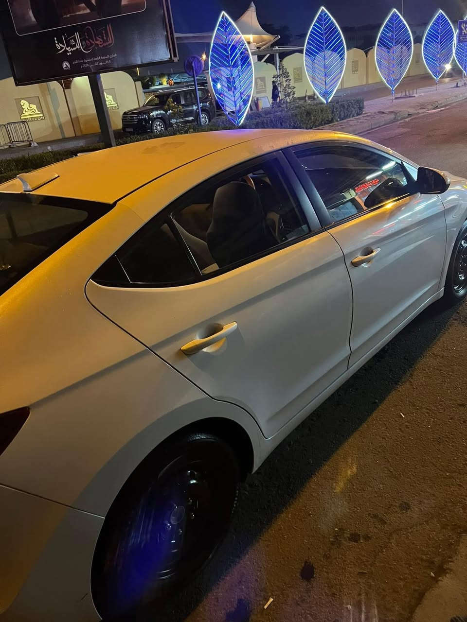 السلام عليكم الانتره ٢٠١٧ بدون حادث عده هاي الضربه الي موضحه بل صوره   اوبيهه تكشير قليل بل صبغ   رقم بغداد العنوان بغداد الزعفرانيه  رقم الهاتف *********** السعر ١٢٥ وبيهه مجال قليل
