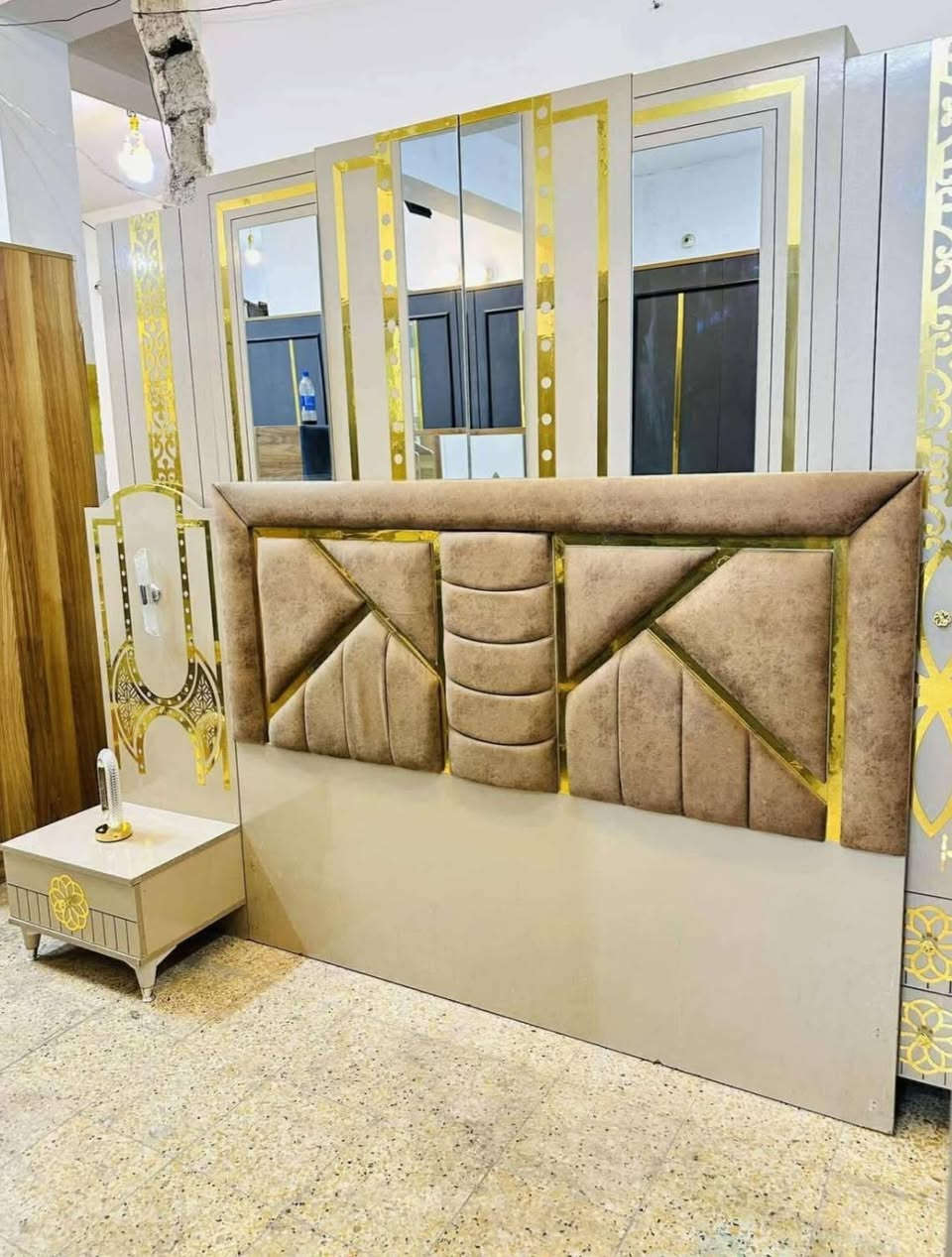 غرفت اخشاب تركي 7 قطع 
ویاها کنتور اضافي 
نقص کومدي مال جربایه 
سعرها /550 
وتوصيل وشد داخل بغداد مجانا الرقم ***********
