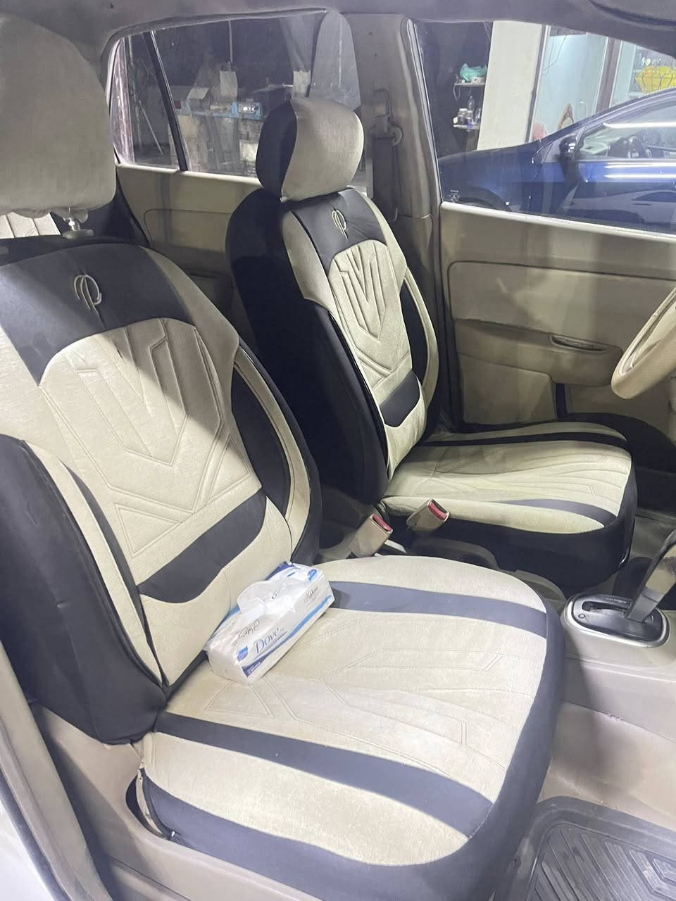 السلام عليكم 
للبيع

نيسان تيدا 2006
رقم مميز مواليد 
باسمي جاهزة هزة ورقم جديد 
كير ومكينه مكفولات
حداديه تخم تاير تبريد كله جديد 
مصبوغة عام 
مكانة بابل 
*********** 
السعر 85$
