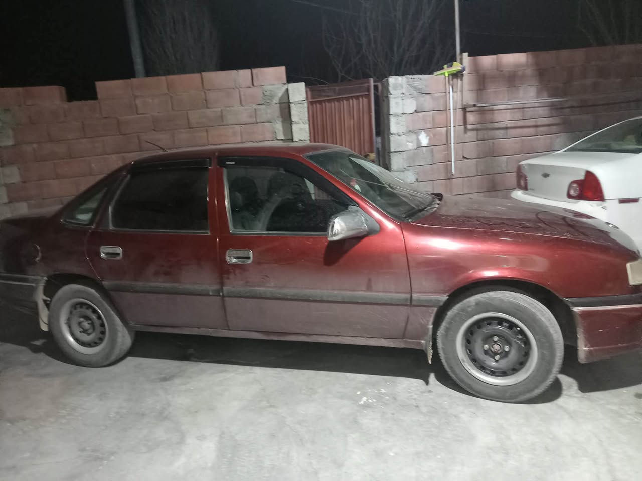 بەناوی خوای گەورە ئادمینی گوڵ 🌹

ئۆپڵ ڤیکترا مۆدێل ١٩٩٣ مەکینە ١٨ ئاڵتونی بازار گێرو مەکینەو کارەبای بەشەرتی ١٠ فیتەر حیزام بۆیاخ لەسەر ساخی پێشو پشتی کەپس بێ دەعمو لێدراوی نمونەی جوای ٤ تایەی لۆکی لەژێرە  سەیارەکە نمونەی جوانیە بێمەسرەفە  سەیارەکە علوجە بەشەرت مالی مەدەنی و دزیاری و موسە بڕاوە بەشەرت پارەی کەسی تیا نەبێ ئەیفرۆشم 
٢٢ گەڵاو مەعامەلە 
*********** ڤایبەرو واتسئاپی لەسەرە السليمانية, العراق
