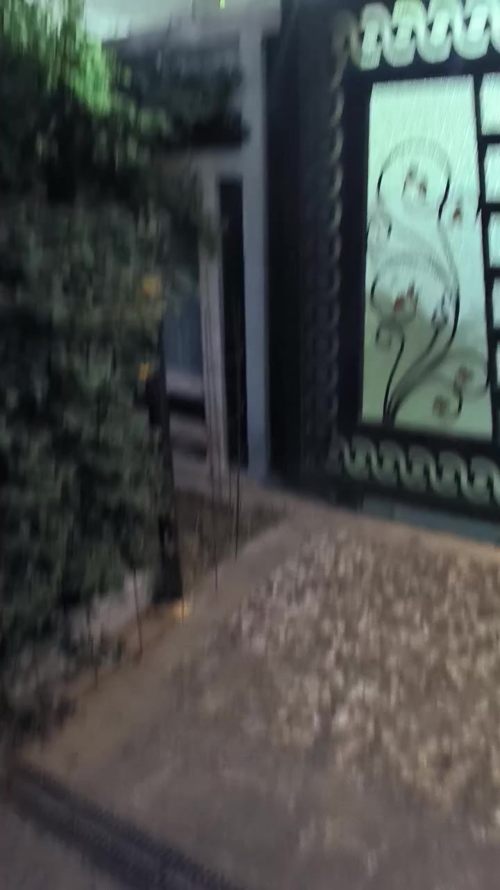 عقار للبيع الفروسيه 150م واجه 7.5 نزال 22 شارع عريض قريب على شارع البصره الاستفسار مكتب إعالى الفرات ***********
