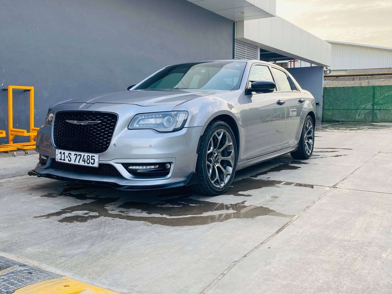 السلام عليكم
للبيع | كرايسلر 300S 2018 

 محرك 3.6 V6
 فئة S فول مواصفات عده الرادار
 بدون صبغ بدون ايرباك - كلين تايتل
 بدون أي مسج و كلوب جيك
 دخلت العراق ماشية 47 وحاليا 94 استخدام شخصي
 تايرات جديدة - صدر ودسكات جديدة - محرك و كير مكفول

السيارة بحالة ممتازة ونظيفة جداً وباسمي ، لا تحتاج أي مصروف، جاهزة للفحص بأي مكان 
الموقع: بغداد
للاستفسار ***********
