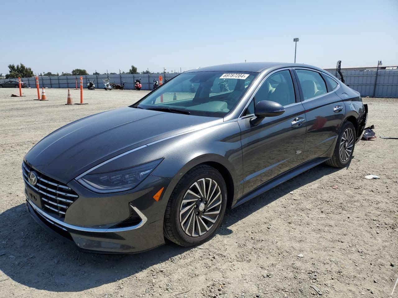 السلام عليكم سوناتا للبيع او المراوس حسب القناعة موديل 2023 هايبرد اني مستوردها على ايدي حادثها الجنطة الخلفية و بدلتها نفس اللون حتى الدعامية مالتها نفسها بدون صبغ وبي دي ار بالجاملغ الخلفي الايسر بدون شاصي بدون ايرباك ماشية حاليا 23 الف رقم بغداد بأسمي مواصفات حلوه بس بدون بانوراما وجلد داخل ابيض مكاني بغداد حي الجهاد قرب مكتب الشارقة للعقار السعر ١٨٥ وبيها مجال للتواصل الاتصال على الرقم ***********
