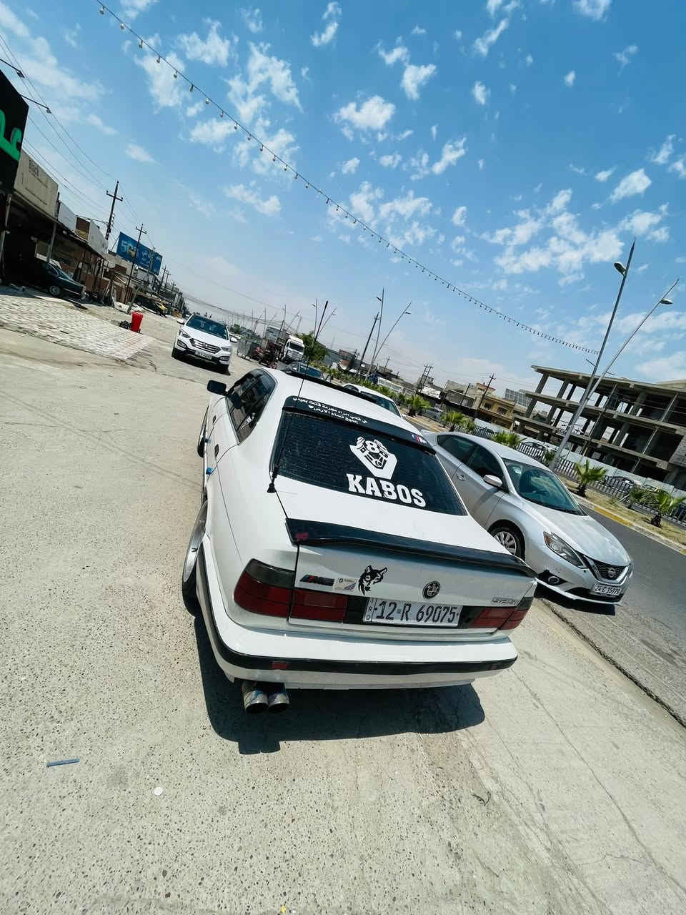 bmw e34 
520 كير عادي عليها محرك 25  
صبغ عام جمالية مكينة كير شرط 4 جام كهرباء 
فتحة سقف مري صقر بجم عريض لايت تحكم عالتليفون اضائة داخلية تحكمات طخم امامي خلفي تبريد ويا السويج بدون ضرر وايرمنية كلها شغالة ونظيفة غرفتها M كشنات M جلد دعامية امامية وخلفية M  لايت زينون بجم امامي وخلفي دخاني بأسمي شرط التحويل السيارة ماشالله عليها نظرتها بالشارع تخبل 🩷 
سعرها 60 وبيها مجال بسيط للشراي مو شراي اعبر المنشور 
*********** مكاني موصل
