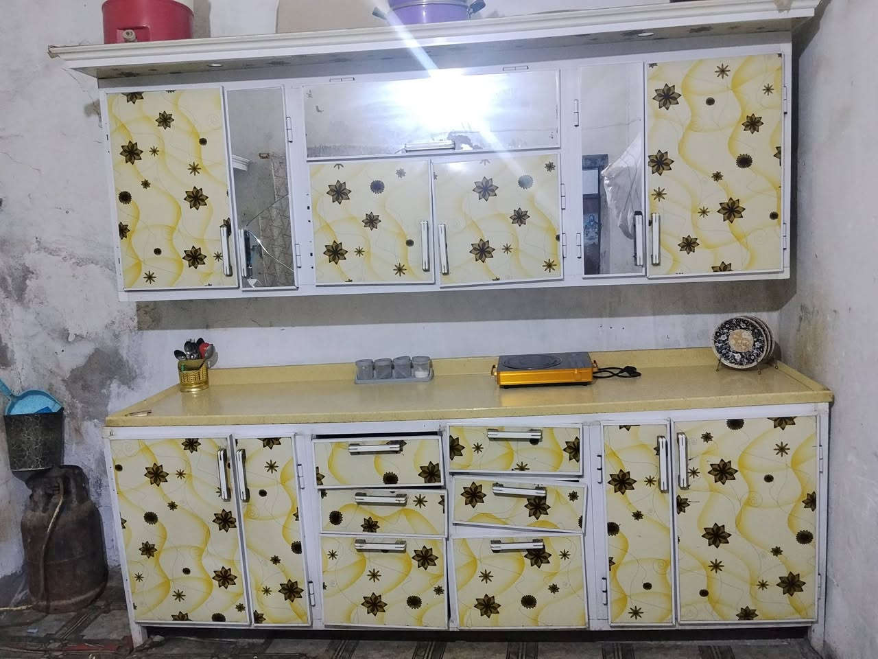 صباح الخير والعافية كاونتر مترين اونص كله مرمر ولسنك متر ونص هم مرمر سعره 400 اربع قطع العنوان الشطره الفتاحيه ***********
