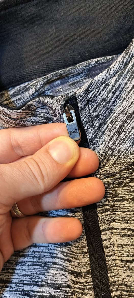 Under Armour ✔️✔️ 
باله اوربي اوريجنال %100
نظافة تامة 
M القياس 
56cm عرض الصدر 
72cm الطول 
يتوفر توصيل 6 الاف لجميع محافظات العراق 🚙


**إذا كنت صاحب هذا الإعلان وتريد حذفه لأي سبب، رجاءا أرسل رسالة إلى الدعم الفني**