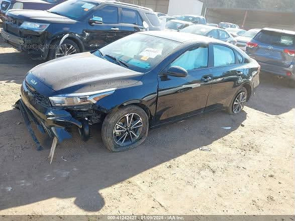 كيا فورتي موديل ٢٤  بدون صبغ بيها بارد بسيط
  السعر ١٣٨ وبيها مجال
 صور الحادث بالمنشور مكانها الاعظميه
للاستفسار واتساب او اتصال ع الرقم ***********

