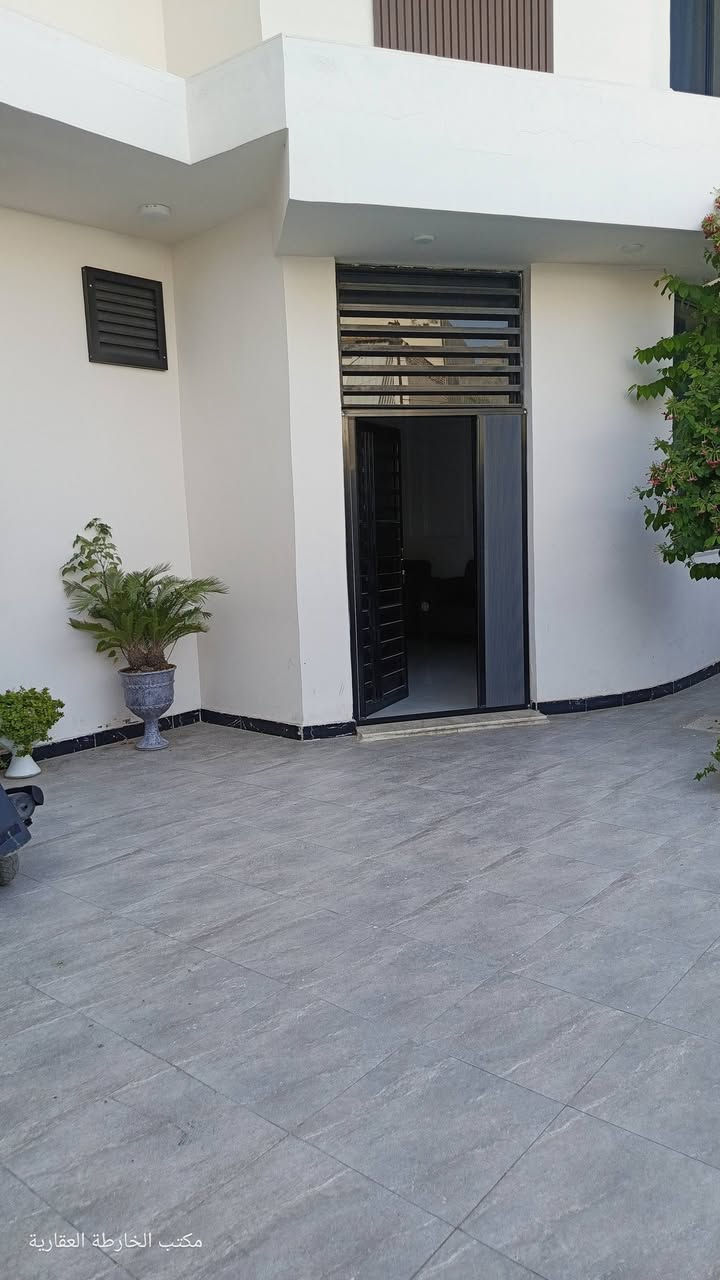 🏠دار للبيــــــع حــــديـــــث
فـٓـــي حــــــي الصحـــــة خلــــــف صيــــدليـــــة زهــــــراء الــــوطيفـــــي.. شـــــارع 10 م تبليــــــط
_________________
المساحــــــة // 200م
الواجهـــــــــة // 10م
النـــــــــــــــزال // 20م
_________________

🧱🏗️ #الطابــــــــــــــق #الأرضـــــــــــــي
غرفــــــــــة وصالـــــــــة وهـــــــــول ومطبـــــــــخ ومجمــــــــــــع صحيــــــــــات وگــــــــــراج وحــــديقــــة وطـــــارمــــة ومنـــــاور ...
🧱🏗️ #الطابــــــــــــــق #الثانــــــــــــــــي
ثـــــــــلاث غــــــرف وهــــــــــول ومجـمــــــــع صحيـــــــــات ...
_________________

____________💲
السعـــــــر وبــــــاقــــي التفــــــاصيــــــل ع الاتصــــــال
____________💲

_________
#مكتـــــب
       🪐 الخــــارطــــة العقـــــاريــــة 🪐
#الكائـــــــــن
   فـــي ⇩ حـي_الطيـاره_شـارع_25_الـرئيســي_قــرب
_المــــدرس_حسيـــن_طيــــاره
0️⃣7️⃣8️⃣2️⃣5️⃣2️⃣1️⃣2️⃣5️⃣6️⃣5️⃣📲
___________________________________
_____________________________________________
