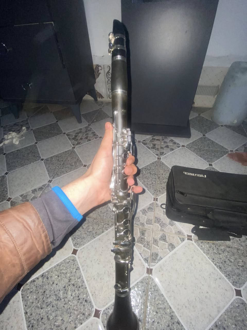 من رخصة الادمن 
كلارنيت سيبيمول مابي اي عطل فقط نقص ريش واني اشتريت صول فه ممحتاجه الي يريدة يتواصل وياي بسعر الي يناسبك هسة الجديد 175 اني رايدة 75وبي مجال
رقمي ***********@
