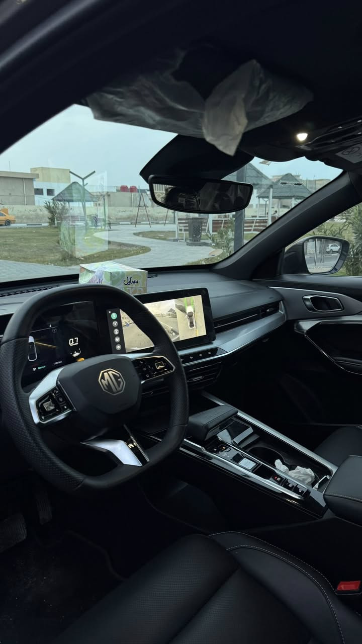 سلام عليكم سيارة ام جي one موديل 2023  لون اسمنتي فول مواصفات فئة لكجري 
مواصفات 
-بنورما 
-مقاعد جلد
-5كامرات
-حساسات
-قيادة ذاتية
-نقط عمياء
-طي المرايات اوتو
-دخول ذكي 
-انارات محيطية
-تحذير مغادة مسار

سيارة جديدة واستعمال نضيف جدا ماشية 10 الاف سيارة جديدة جدا  كل صيناتها بشركة وداخلة ضمان  كفالة عامة سعر ب185 وليها مجال
 وبيها مجال مكانها في البصرة 
***********
