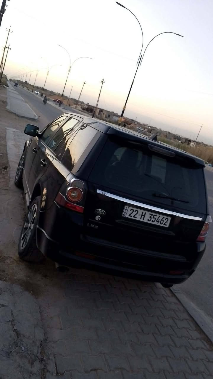 من رخصة الدمن سيارة لاند روفر موديل 14 شركة سردار مواصفات LR 2 محرك أربعة اسلندر مكفولة رقم أربيل سنويه 29 هزة جديده مري شفط فتحتين بلسقف تبريد وتدفئة فول بصمة تشغيل هندبريك بصمة سعره 120 وبيه مجال للتواصل على الخاص ***********
